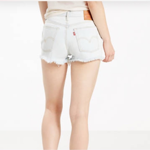 Levi's High-Rise LightWash Distressed‎ Denim Button Fly 501 Short Shorts 27 EUC - Picture 1 of 11
